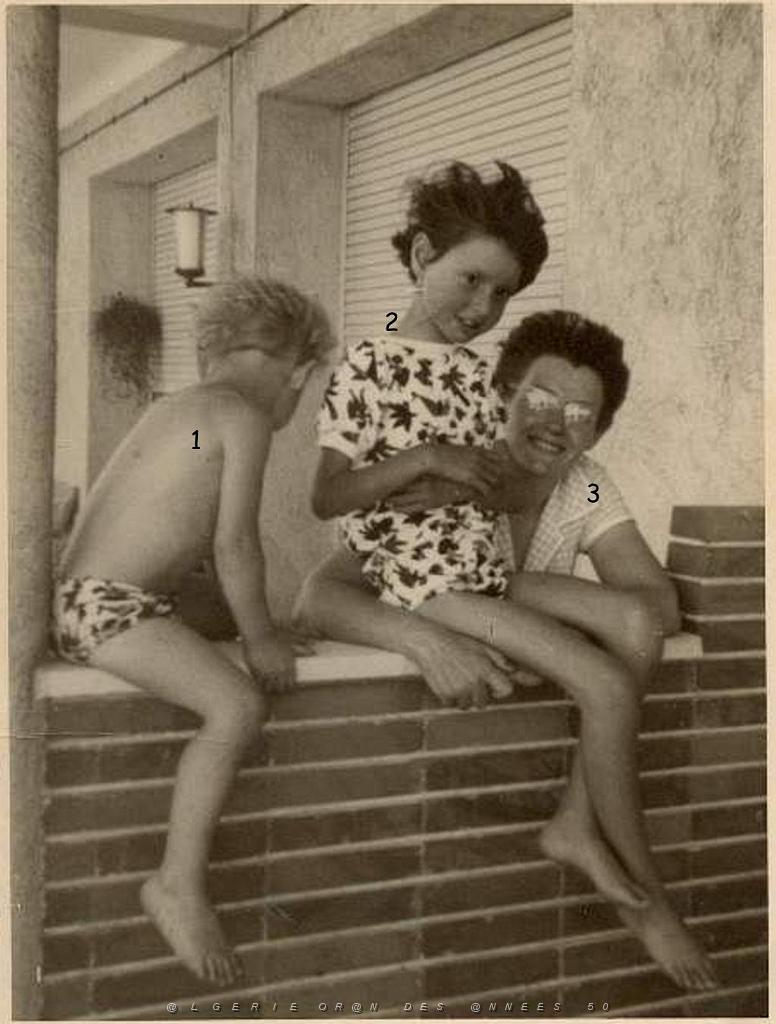 AU LIBERTE LA TERRASSE.JPG